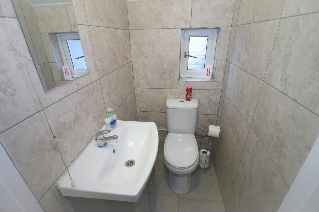 Free Local Parking - Fast Wifi - Sleeps 10 Guests By Property Promise Cardiff Exterior photo